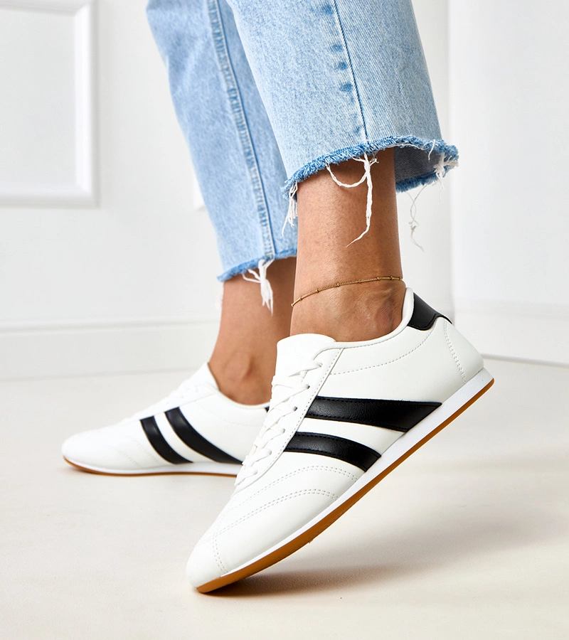 Biele tenisky s čiernou vložkou Mydland