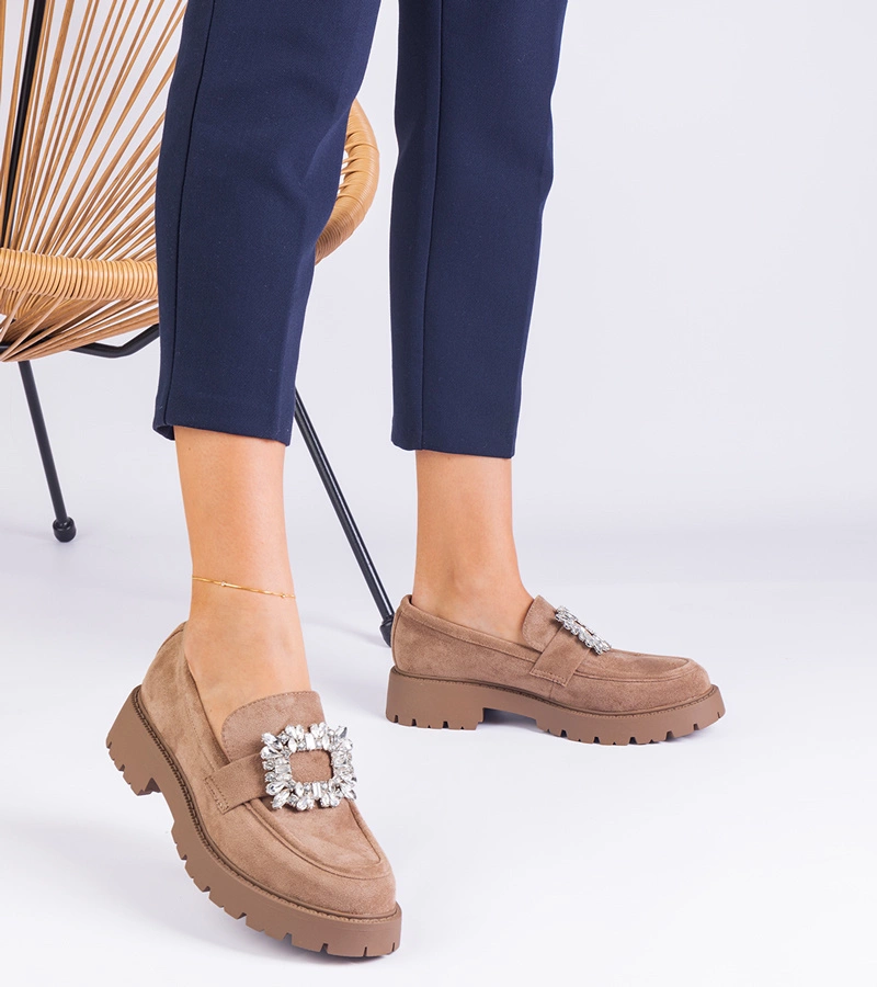 Béžové dámske mokasíny z ekosemišu s elegantnou ozdobou Peletino