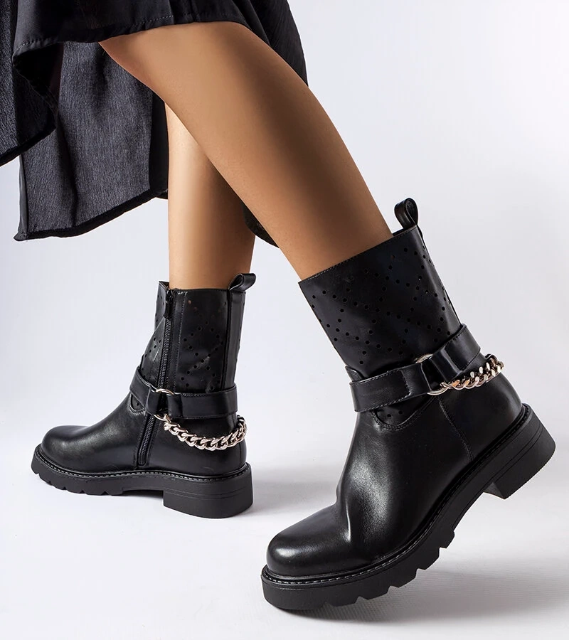 Čierne čipkované čižmy s reťazom Procopio