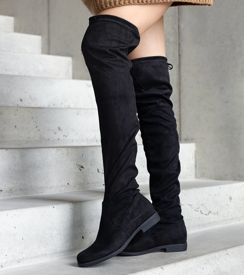 Čierne dlhé čižmy na platforme z eko-zamsu Hallora