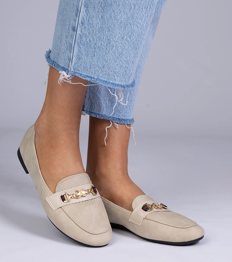Béžové mokasíny s matnou úpravou so zlatou ozdobou Gloriasa