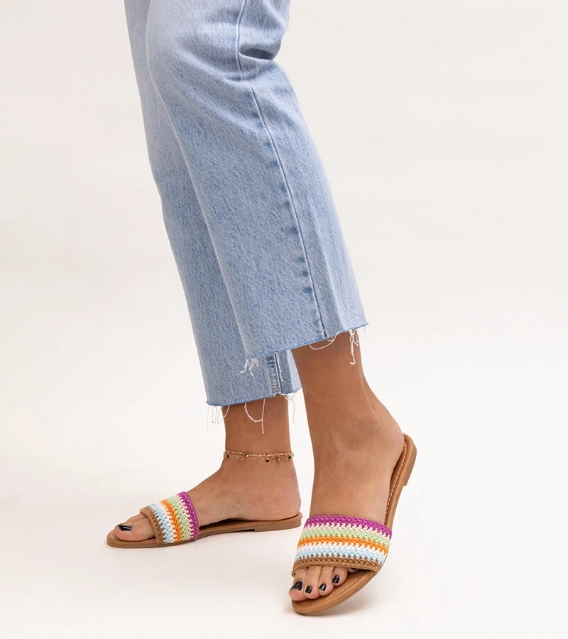 Vielfarbenbestickte Pantoffeln von Marika