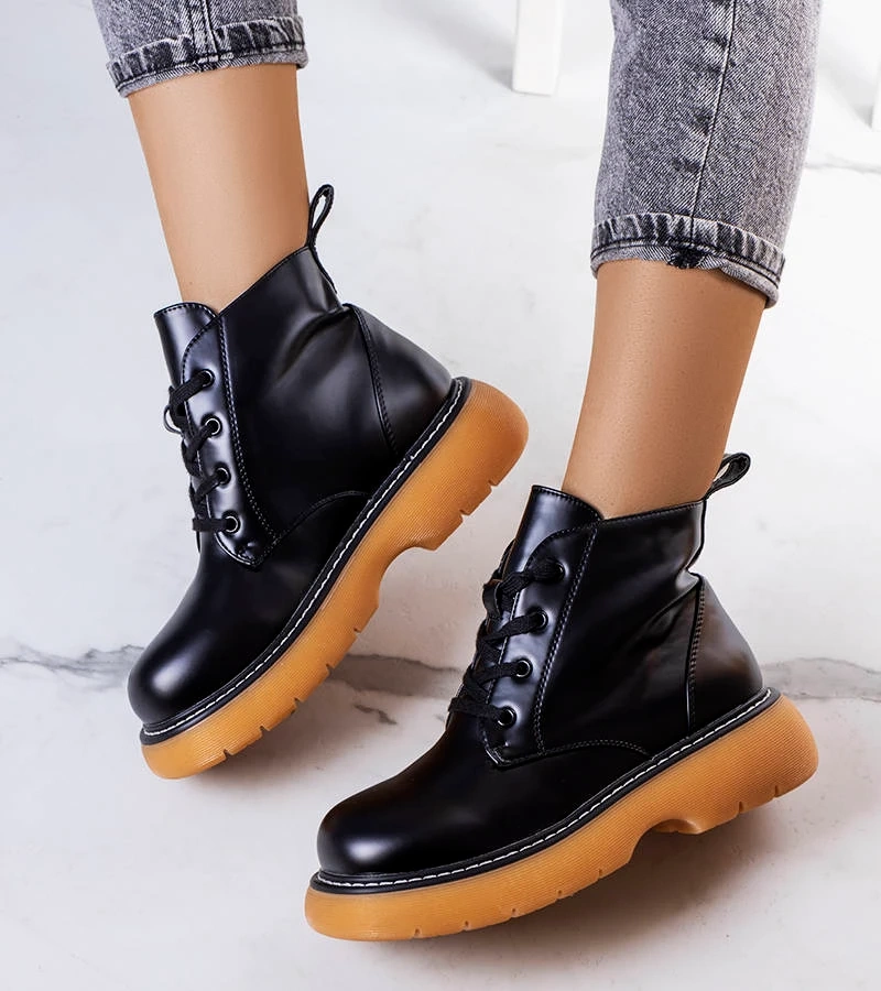 Žltý botki izolovaný Lutero