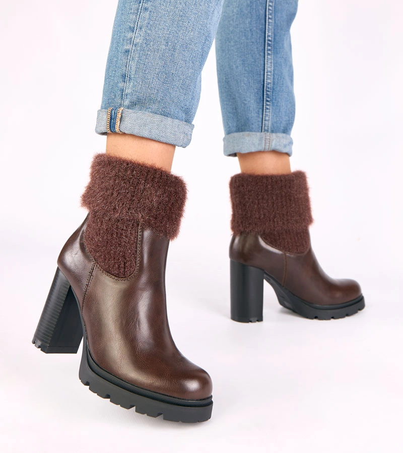 Hnedé členkové čižmy na podpätku s ozdobným zvrškom Randy