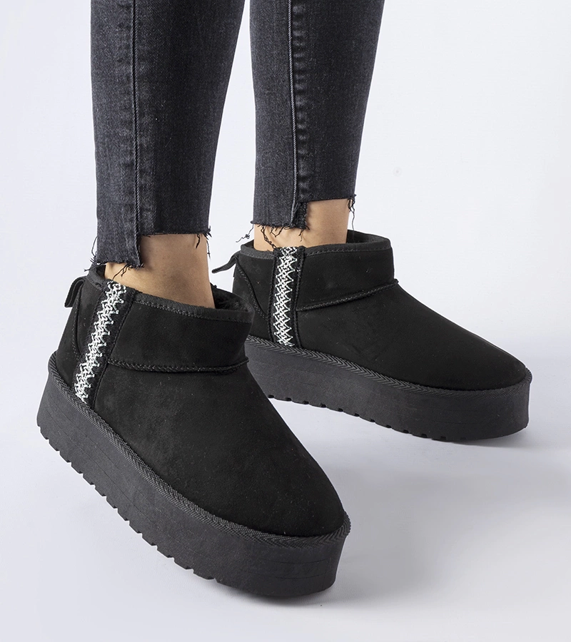 Čierne snehule na platforme Dennison