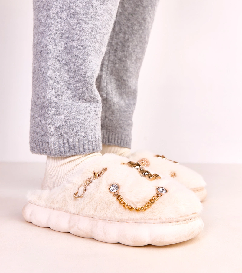 Biele papuče s ozdobami Tracy