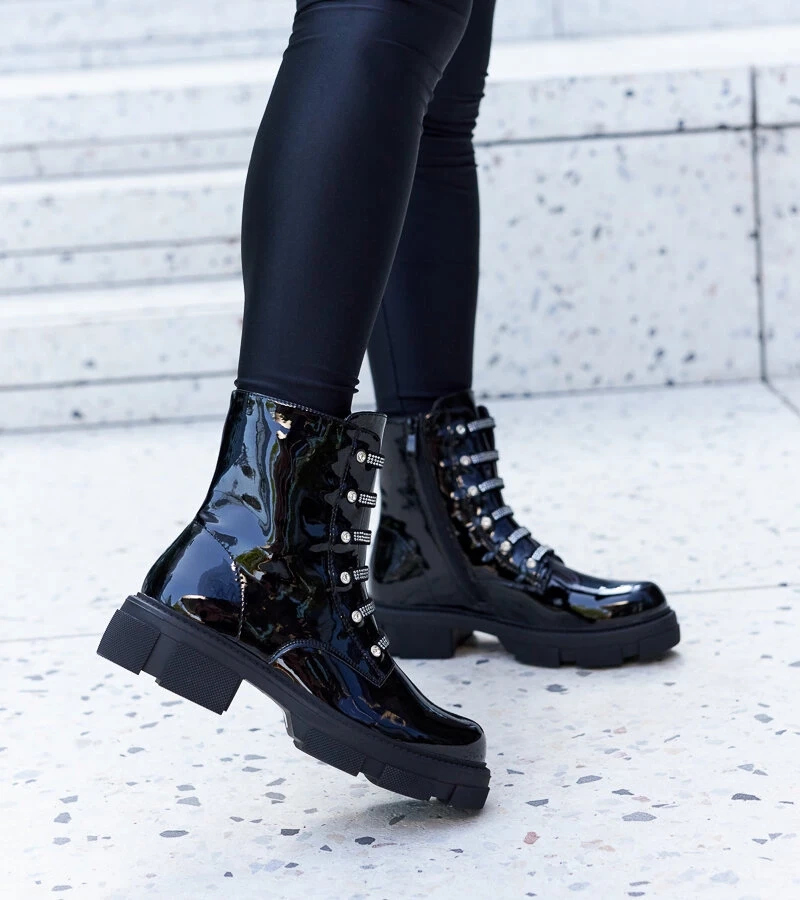 Čierne lakované topánky so zirkónmi Sfaranda