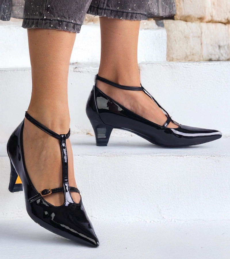 Lakované čierne lodičky na nízkom opätku s prackami Imisa