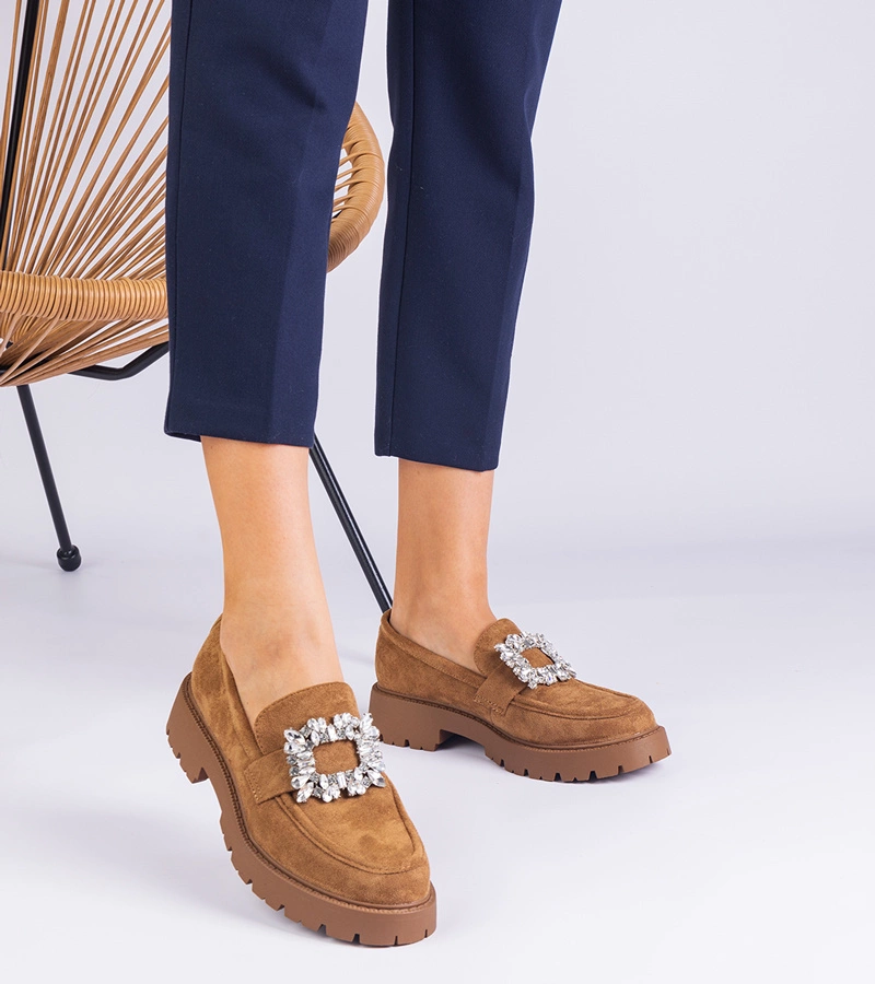 Hnedé dámske mokasíny z eko-semišu s elegantnou ozdobou Peletino