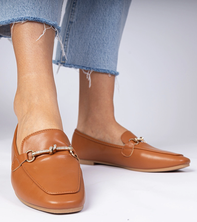 Hnedé elegantné mokasíny so zlatou ozdobou a zirkónmi Kalisa