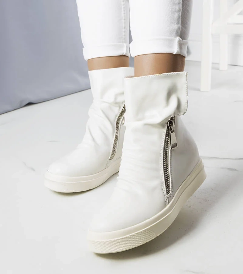 Biele čižmy Monique na podpätku