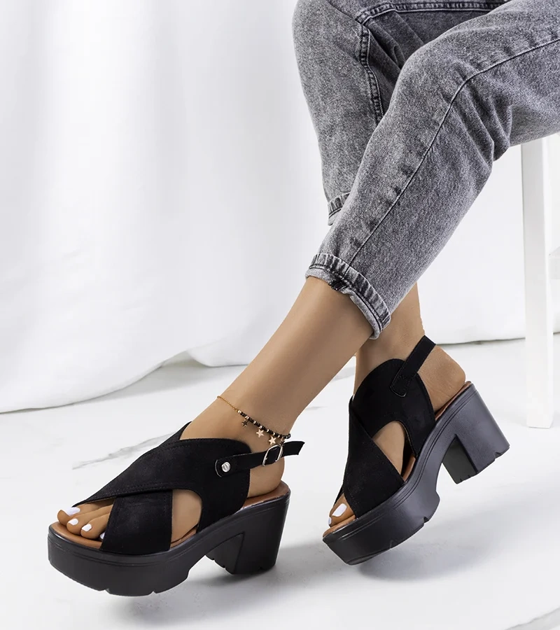 Čierne sandále na podpätku Frith