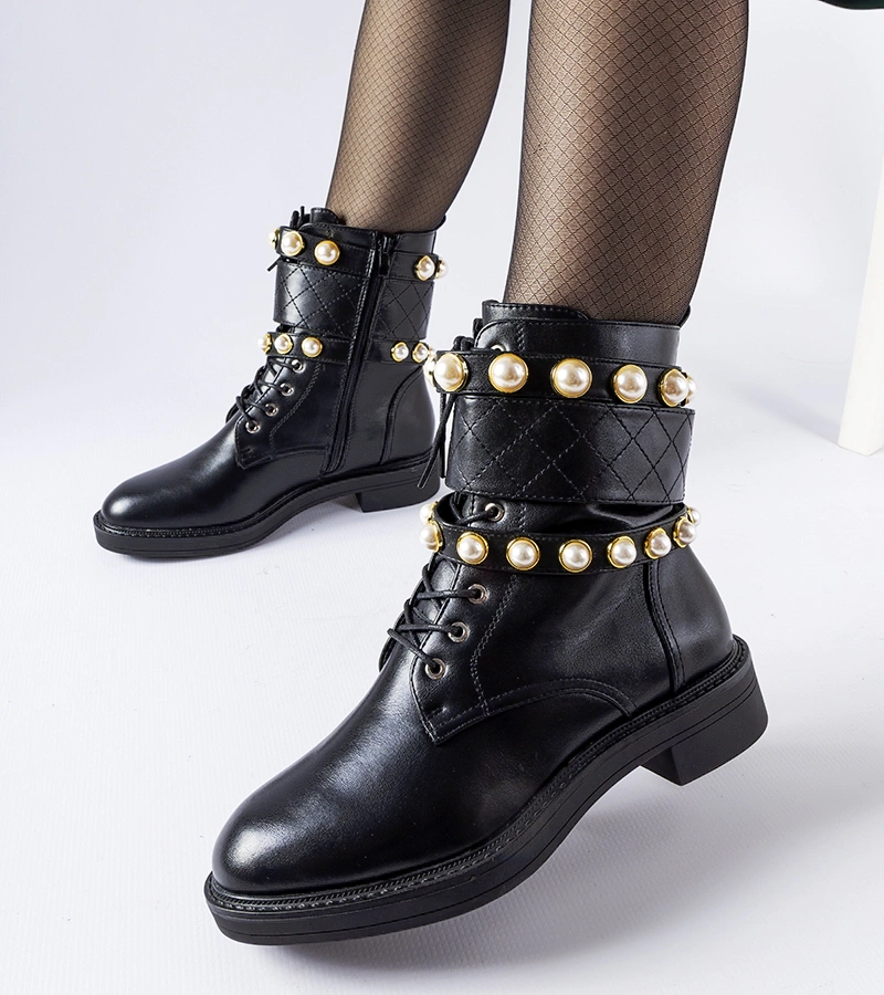 Čierne zateplené čižmy s perlami Normand