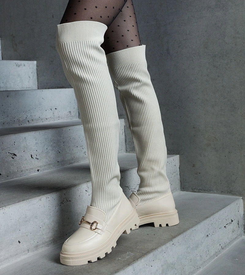 Svetlobéžové čižmy s elastickým zvrškom na plochom opätku Vrissa