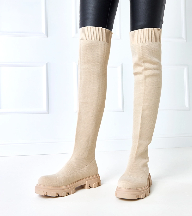 Dlhé béžové kozačky z materiálu na platforme Athira.