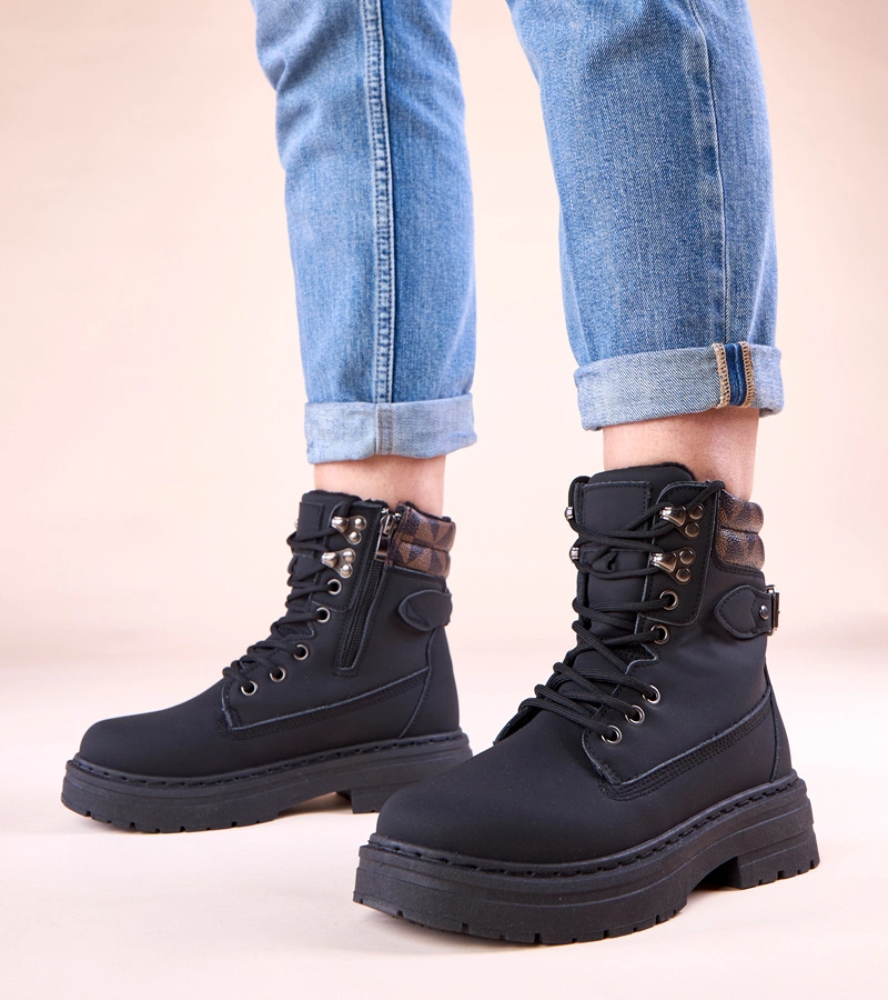 Čierne zateplené traperky z matnej ekokože Selio