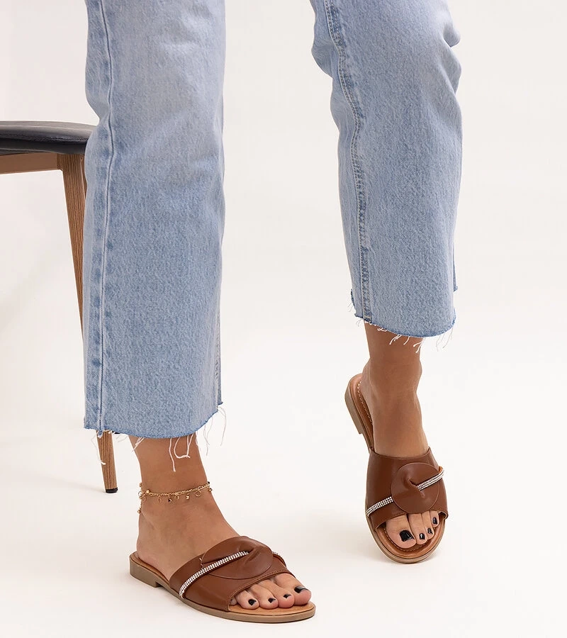 Kapky zdobené pásikom so zirkónmi Amari