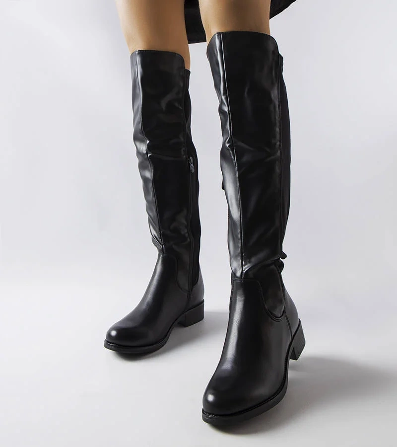 Čierne topánky z ekokože od spoločnosti Muijsi