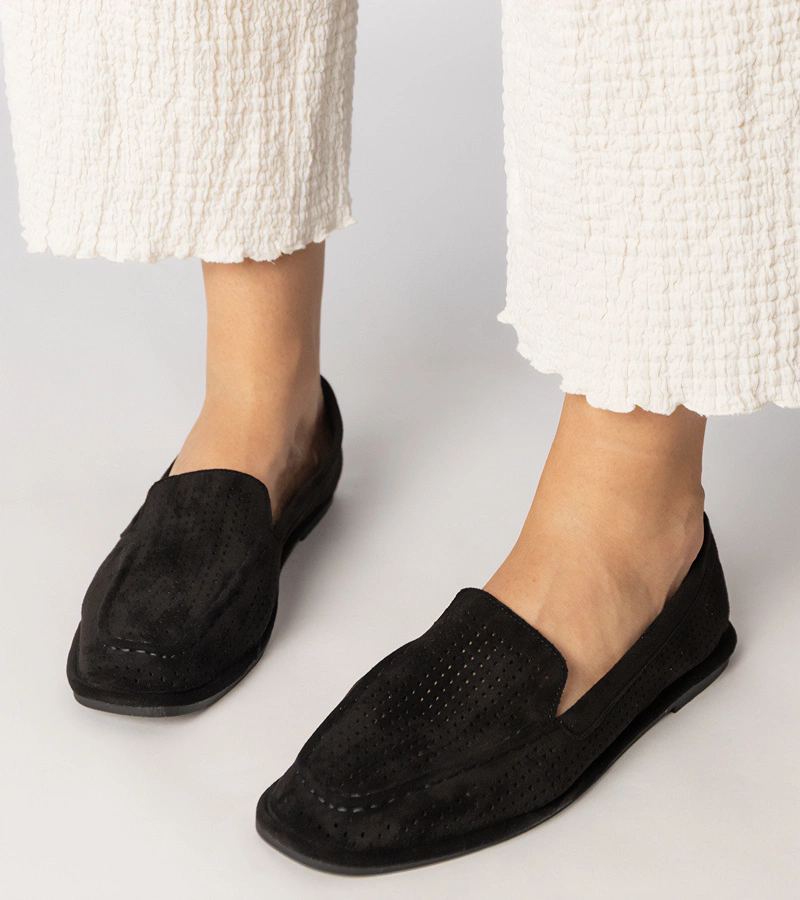 Čierne perforované mokasíny z ekosemišu Stanila