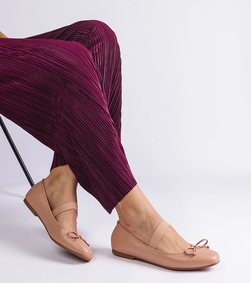 Béžové balerínky s gumkou a ozdobnou mašličkou Newton