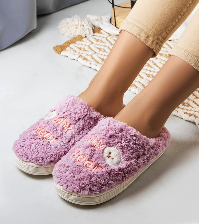 Fialové mäkké papuče Prečo medveď