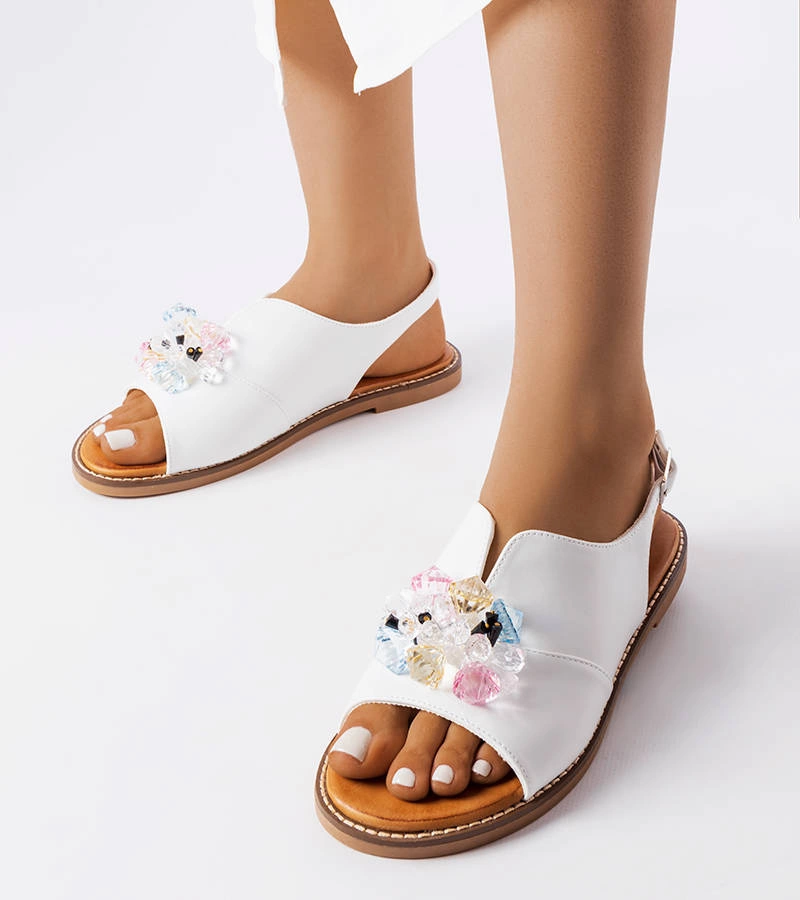 Biele sandále zdobené kryštálmi Viinceza