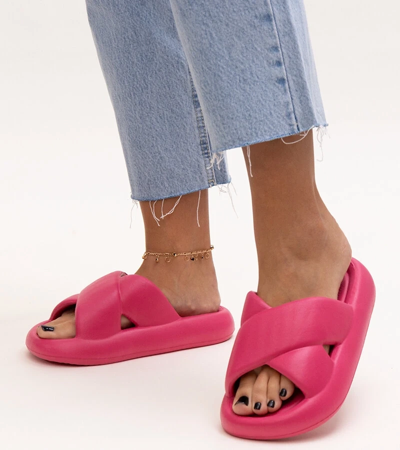 Tmavo ružové penové šľapky Manua