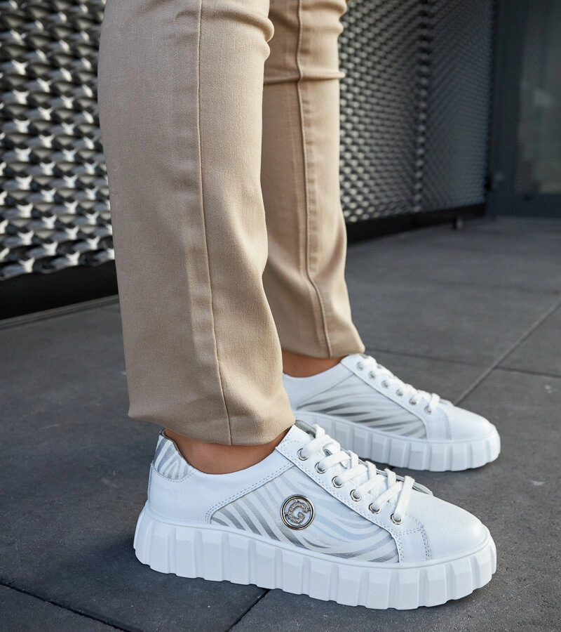 Biele kožené tenisky na platforme Stradone