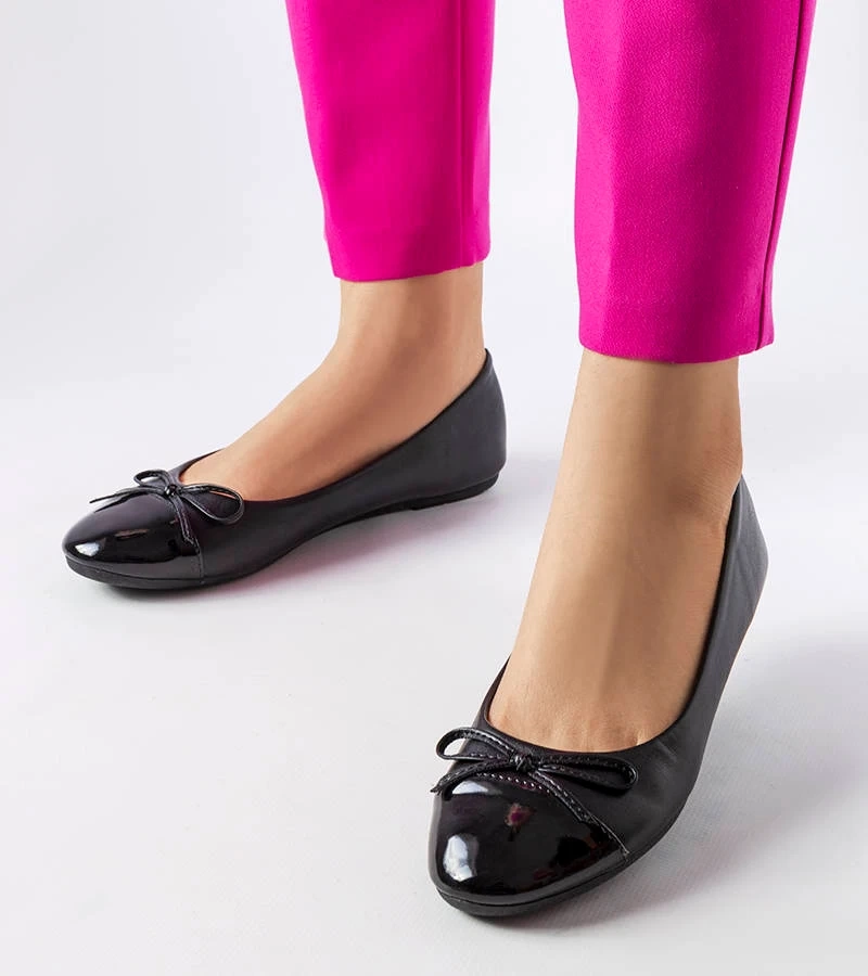 Čierne balerínky s lakovaným nosom Despins