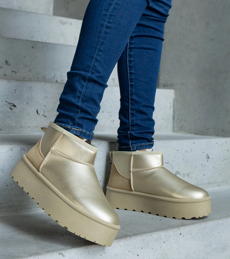 Zlaté nízke snehové na platforme Lianda