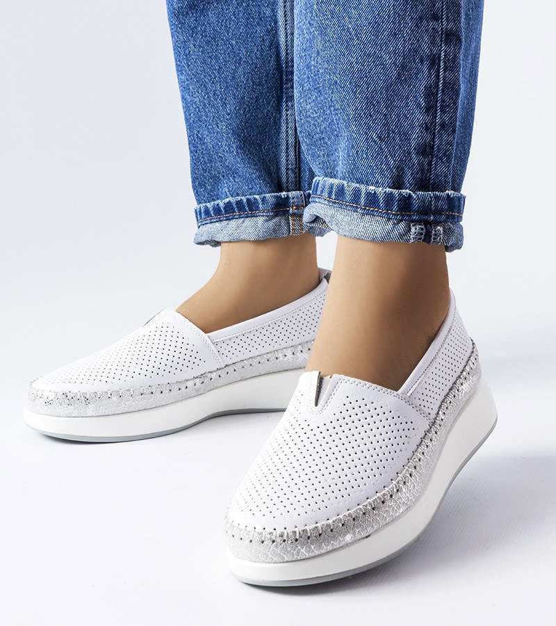 Šedé ažurové poltopánky od spoločnosti Noruega