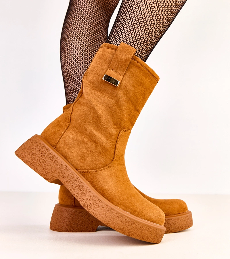 Hnedé ekologické semišové členkové topánky so zlatou ozdobou Mileda