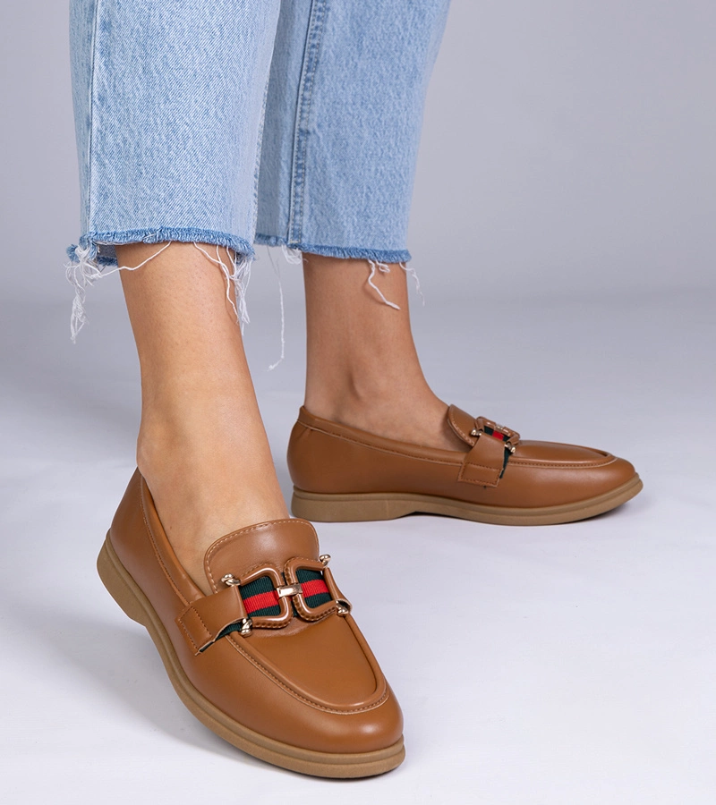 Hnedé mokasíny z ekokože s ozdobou Kalenda