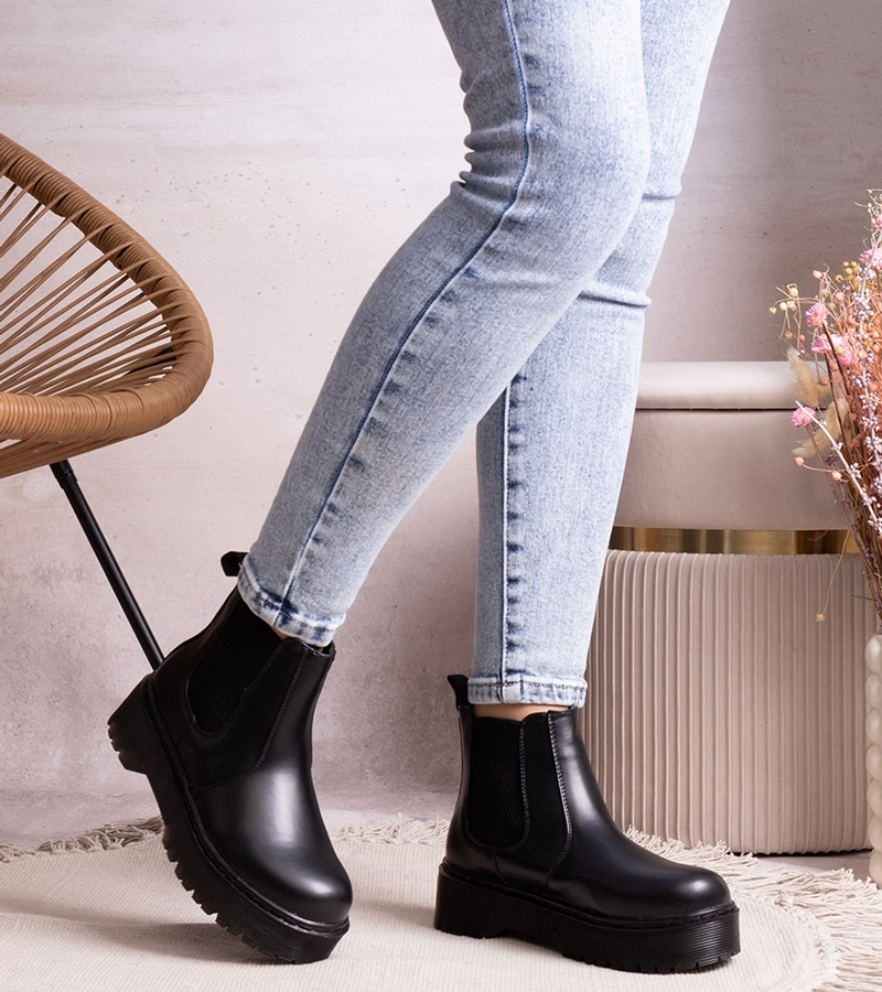 C black boty na platforme Lessaya.