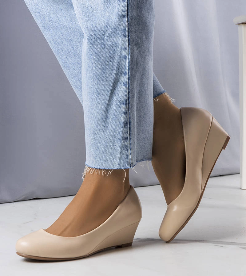 Béžové lodičky Arlai na podpätkoch