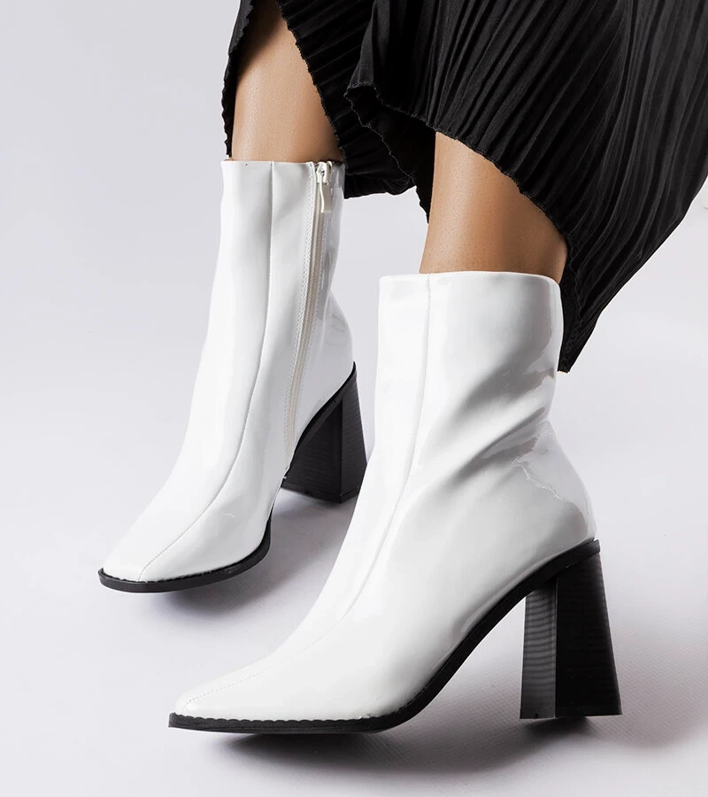 Biele lakované čižmy Jelica