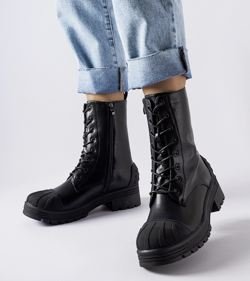 Čierne vrecia na hrubšej podrážke od Manara