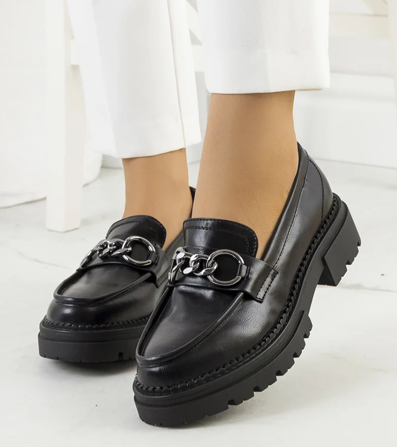 Čierne poltopánky s reťazou Joanne