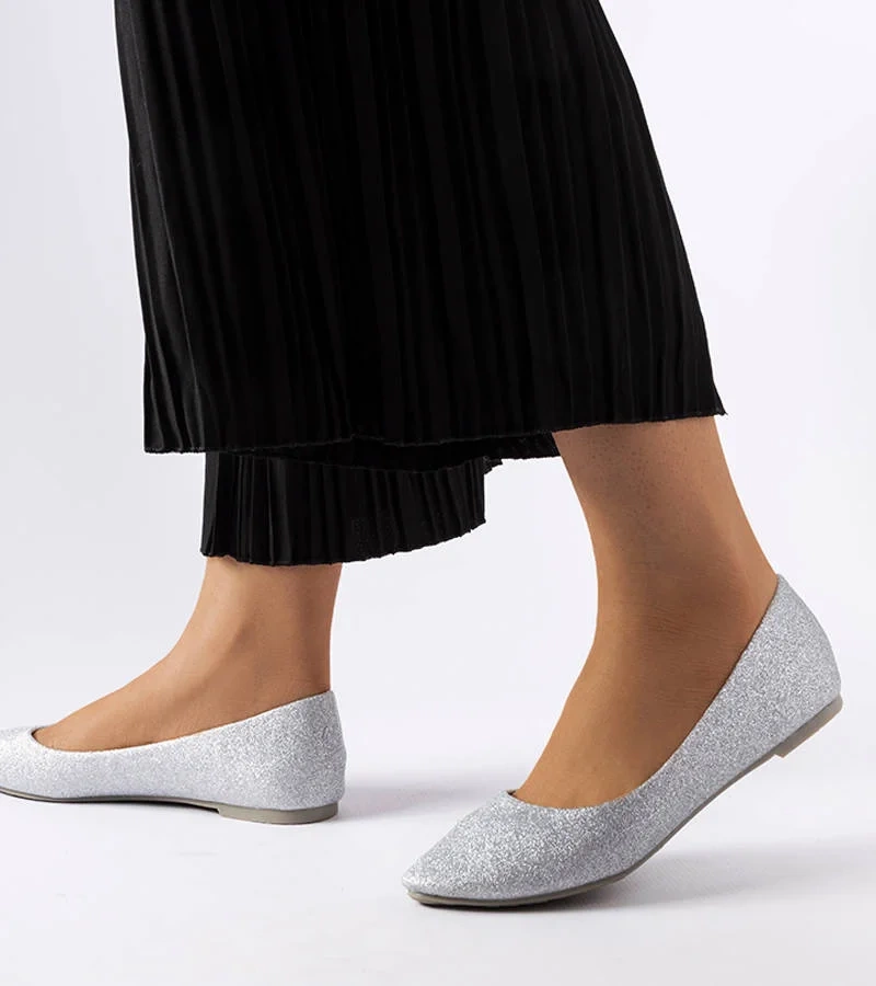 Strieborné trblietavé balerínky Serinto