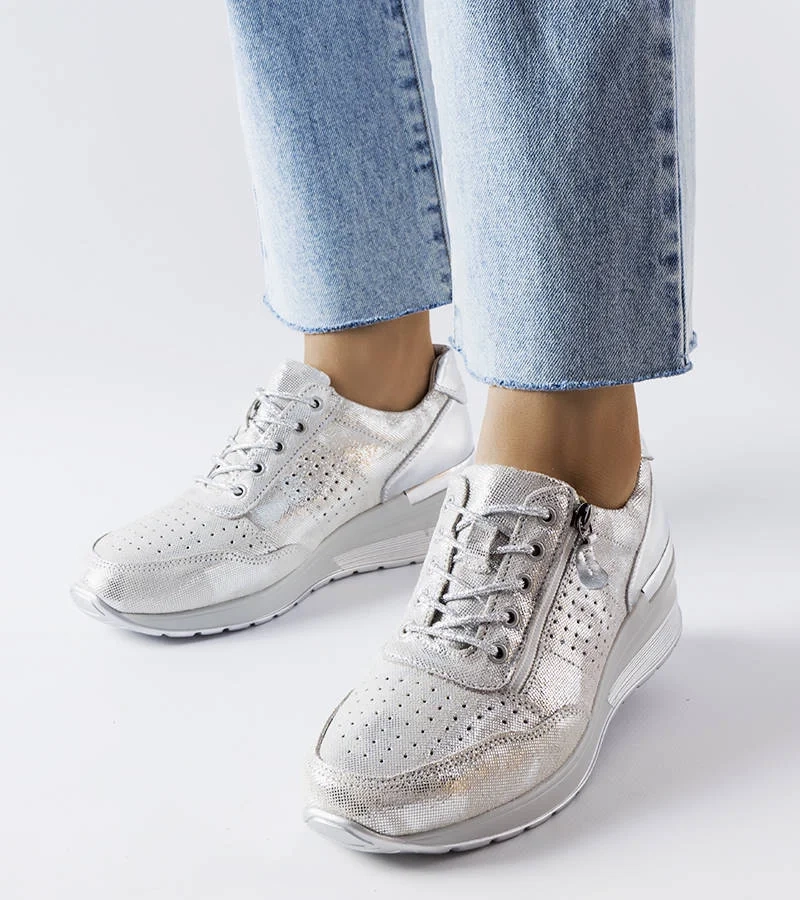 Strieborné ažurové kožené poltopánky od značky Jazzar