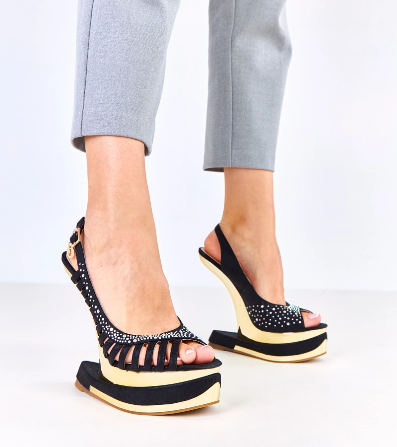 Čierne sandále s kryštálmi na futuristickom opätku Kenni