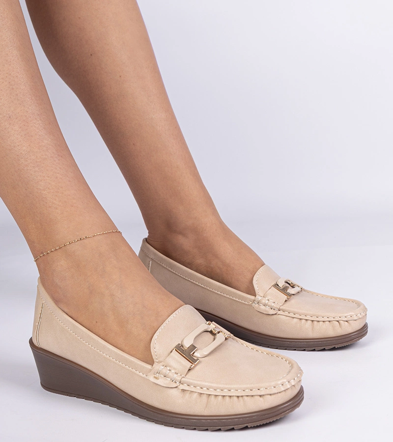 Béžové dámske mokasíny na klinovom podpätku z ekokože Kappi