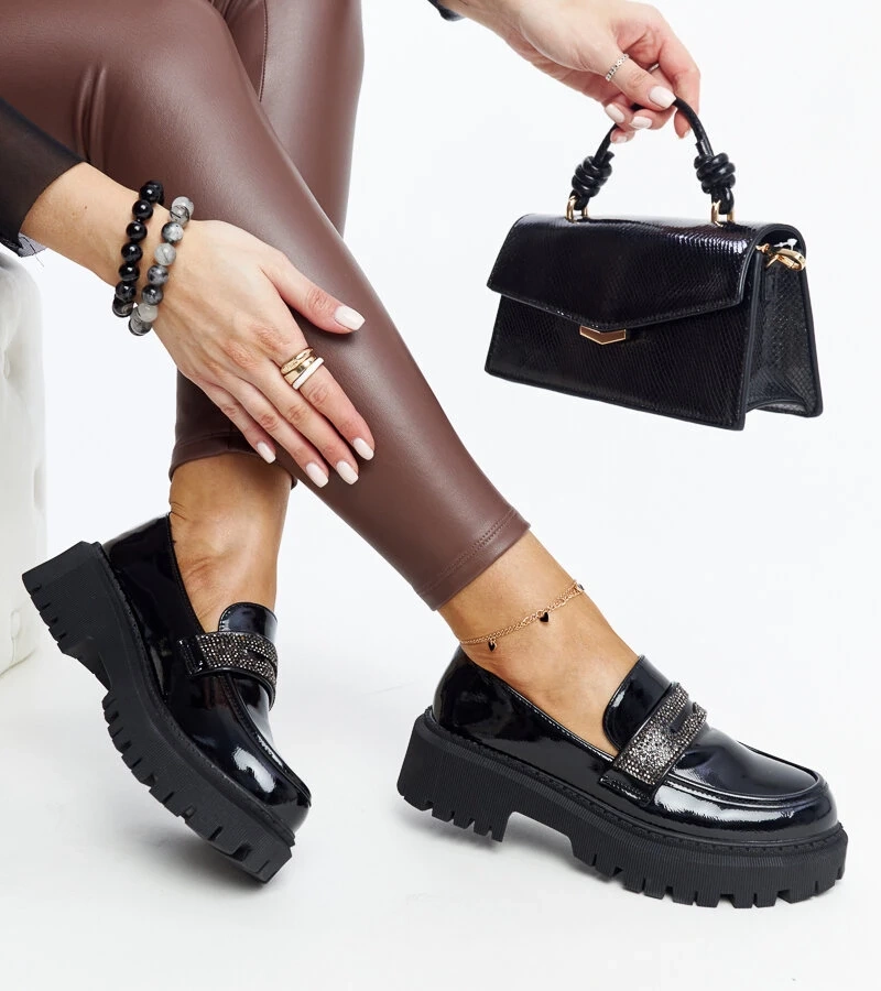 Čierne mokasíny zdobené zirkónmi od Leceta