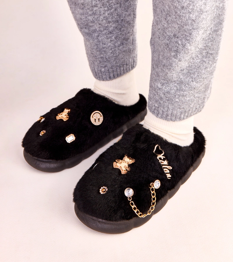 Čierne uzavreté papuče s ozdobami Verdugo