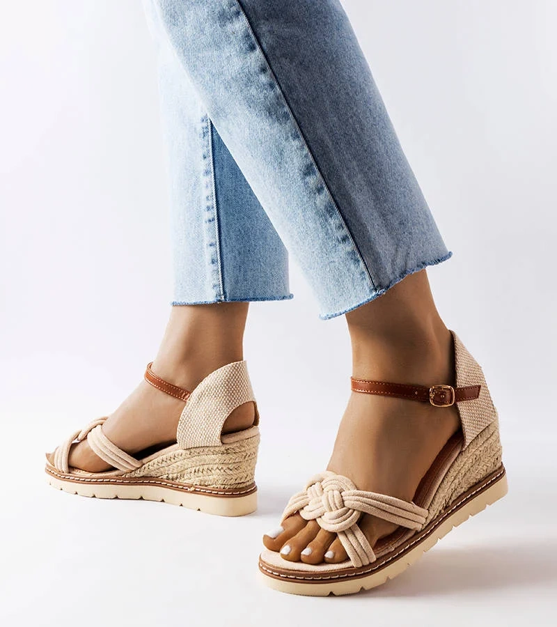 Béžové žabky Arabela na podpätkoch