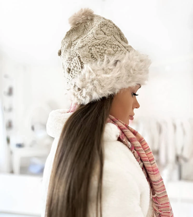 Béžová čiapka s kožušinou Danna