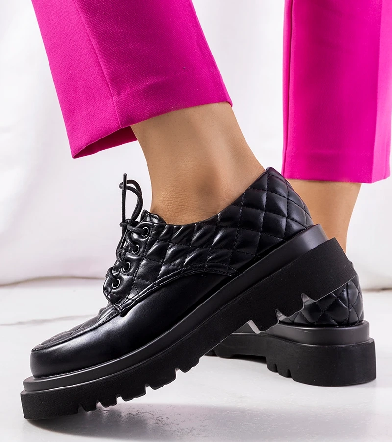 Godinove čierne oxfordky