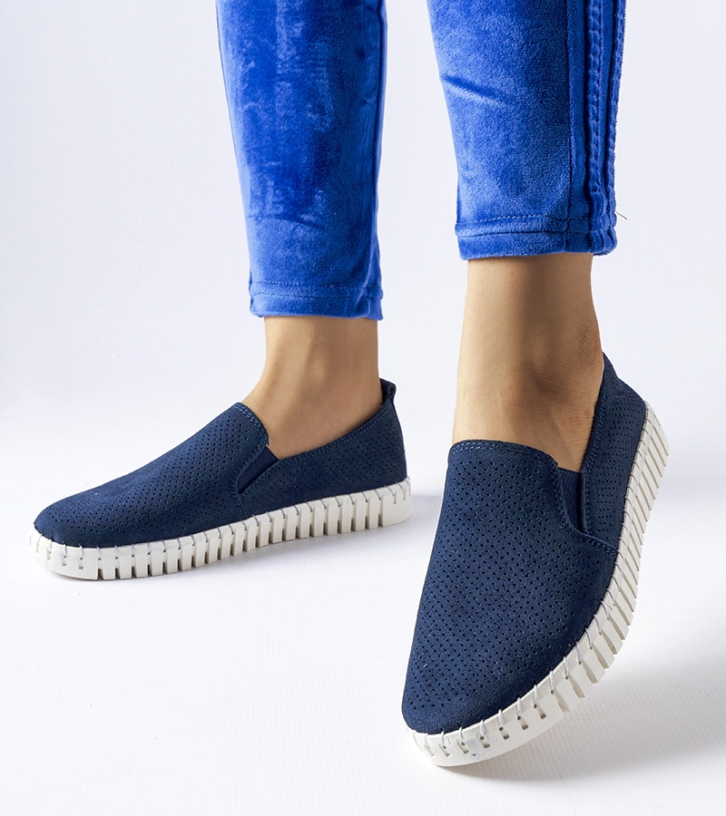 Ažurové tenisky Madiha v námorníckej modrej farbe