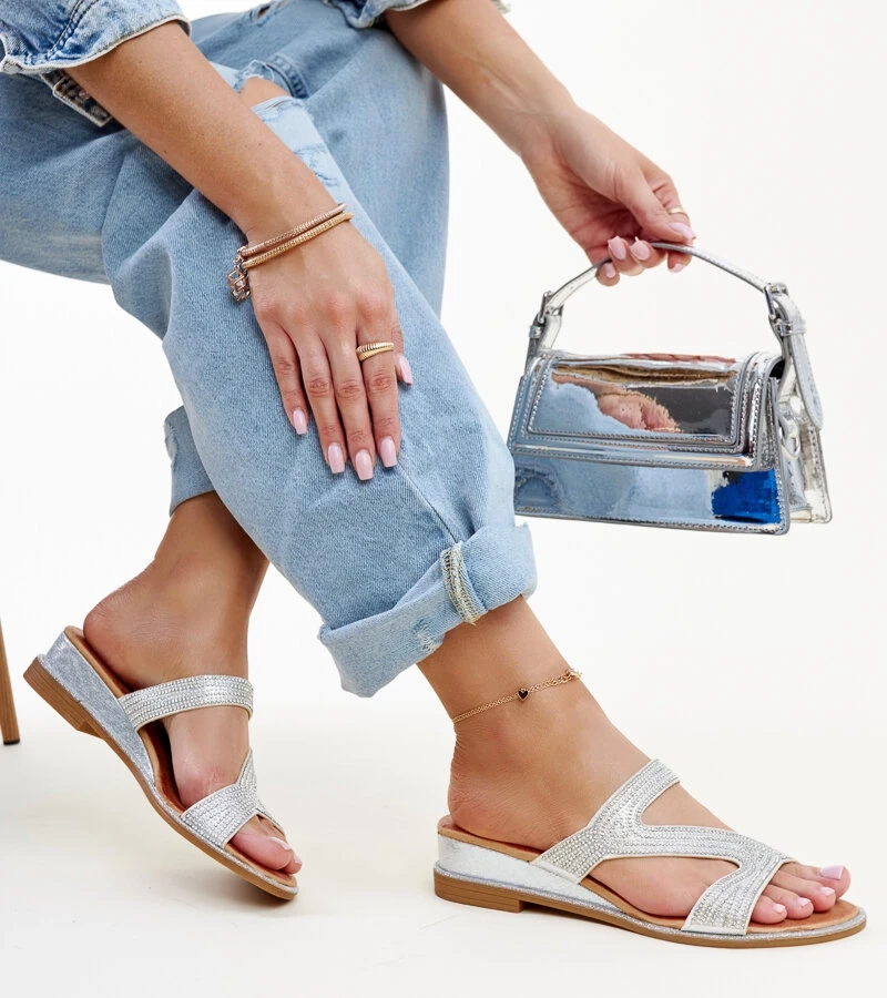 Strieborné sandále na nízkom platforme od Askera