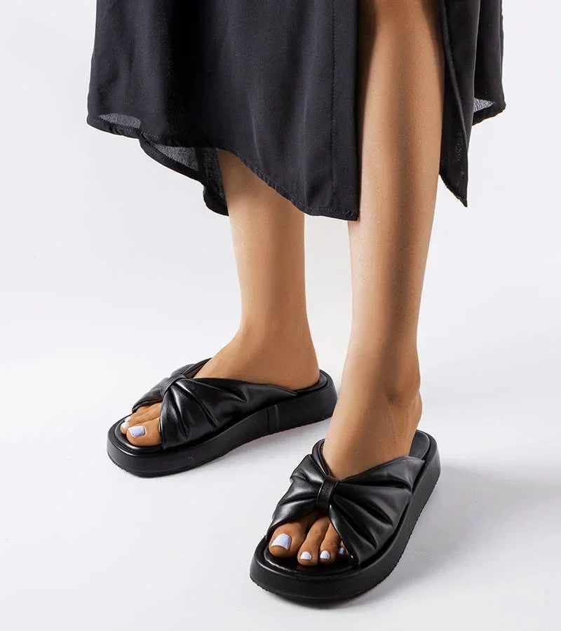 Čierne žabky na nízkom podpätku Hog